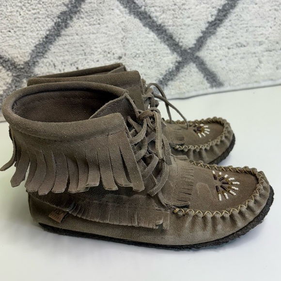 Laurentian Chief Apache Narrow Fringe Beaded Moccasin Grey Suede Made In Canada - Picture 2 of 9